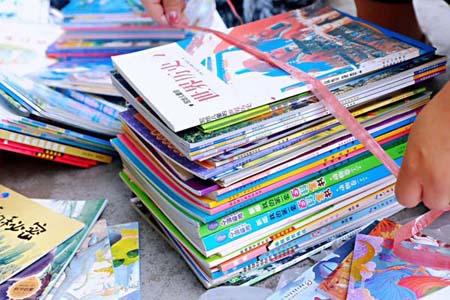 書香迎六一 么么傳愛心——么么直播為包包寨完小贈書公益活動