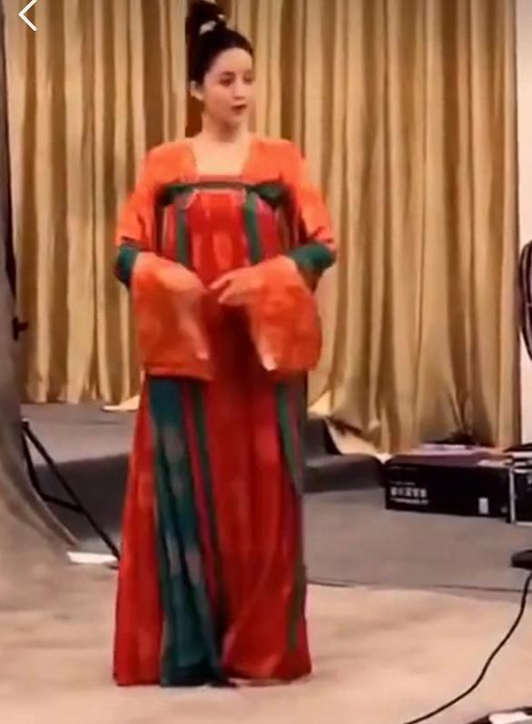 古力娜扎《大唐明月》定妆路透曝光,红色汉服造型太美艳