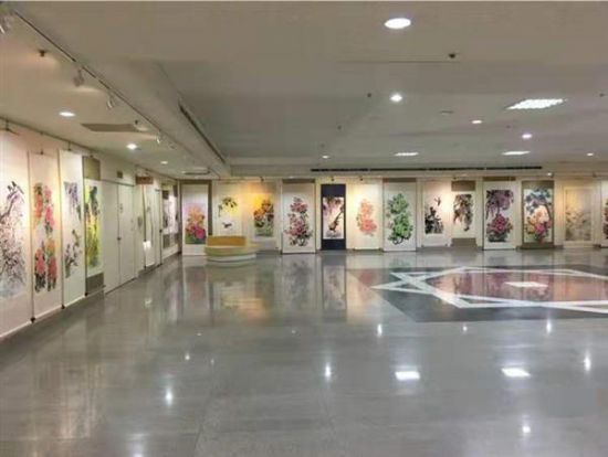 只研朱墨作春山 ——記江南才女、當代著名重彩女畫家葉君萍