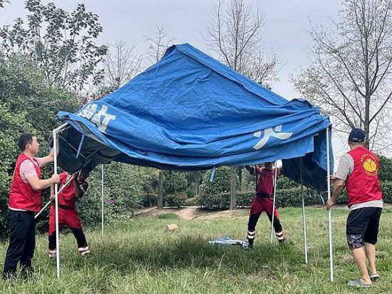 重慶市涪陵區華岩應急救援隊「國慶節」開展帳篷搭建訓練