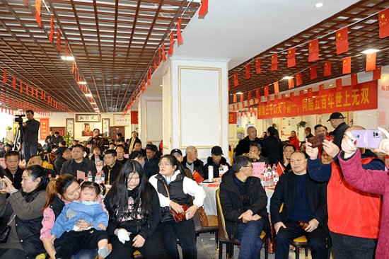 2177b1de4e464f8ebc227b0ad216ed76-1