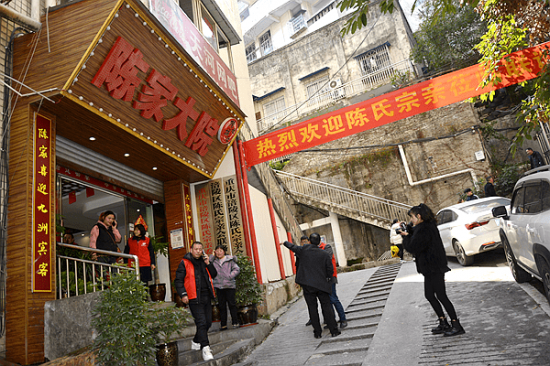 b6cf3852c3f240e291d3463094c3e548-1