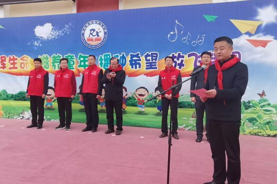 「雷鋒書屋」掛牌儀式在陝西省淳化縣潤鎮中心小學舉行