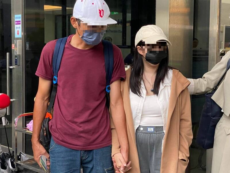少女的父母今赴士林地检署作证。(记者张文川摄) 少女的父母今赴士林地检署作证。(记者张文川摄)