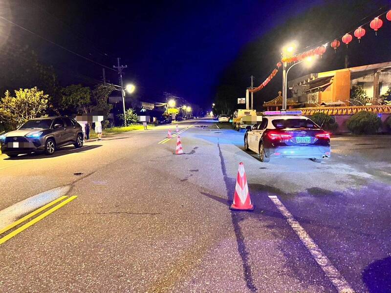 花莲县新城乡中山路镇安宫附近，昨深夜11点发生1起死亡车祸，54岁卓姓男子骑自行车不明原因突然倒卧在道路上遭车辆辗过。（图由民众提供）