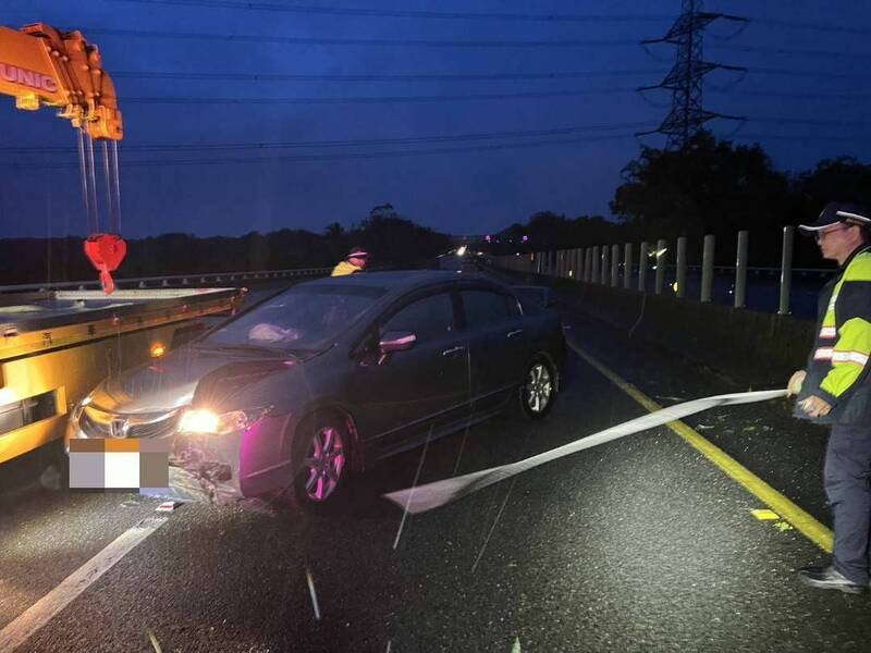 国道3号嘉义段台风夜发生自撞死亡车祸。（警方提供）