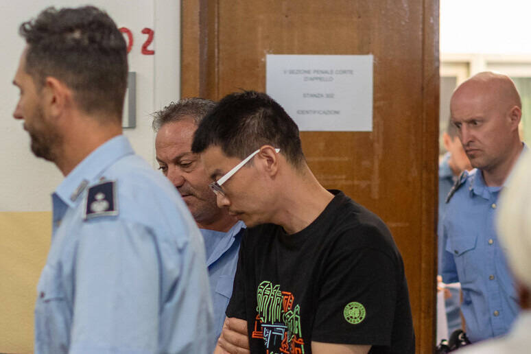 美国8日宣布，中国人徐泽伟因涉嫌入侵美国多所大学电脑系统窃取新冠病毒相关研究成果而被捕。（撷自X@__Inty__）