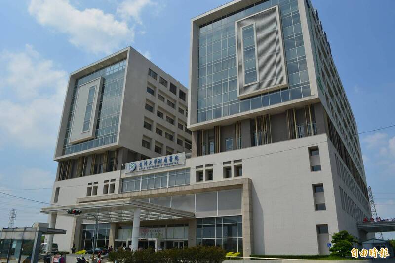 台中一名武姓越南移工，昨晚工作时疑似触电倒地，一度没有呼吸心跳，所幸送亚大医院急救后恢复心跳，目前在加护病房观察中。（记者陈建志摄）