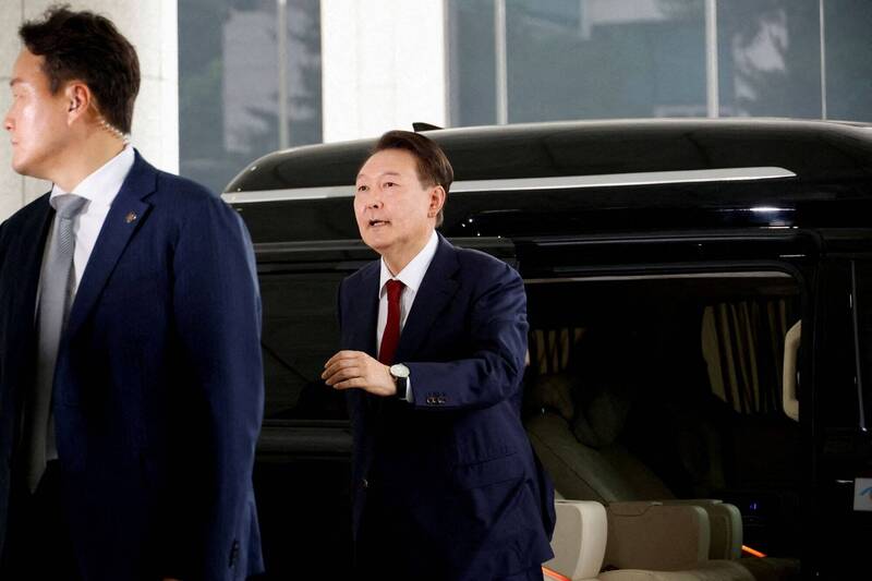 南韩前总统尹锡悦9日将出庭接受逮捕必要性审查,结果最早将于当天深夜或次日凌晨出炉。(路透资料照) 南韩前总统尹锡悦9日将出庭接受逮捕必要性审查,结果最早将于当天深夜或次日凌晨出炉。(路透资料照)