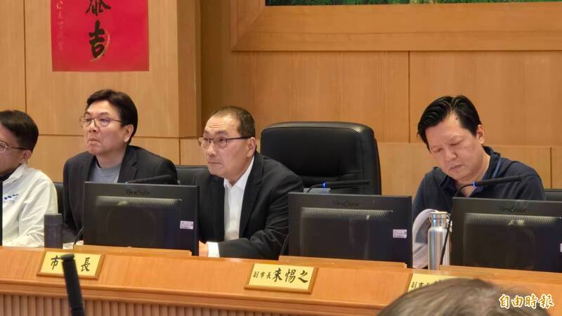 针对新店勇消执勤溺水案，新北市长侯友宜今（9）日在市政会议上责成相关单位，依消防法组成调查会调查事故，同时要从优抚恤、慰问相关同仁。（记者黄子旸摄）