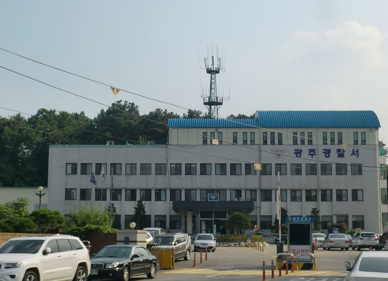 南韩京畿道广州发生女子坠楼撞击行人的事件,造成3死1伤。(图撷自韩文wiki网站) 南韩京畿道广州发生女子坠楼撞击行人的事件,造成3死1伤。(图撷自韩文wiki网站)