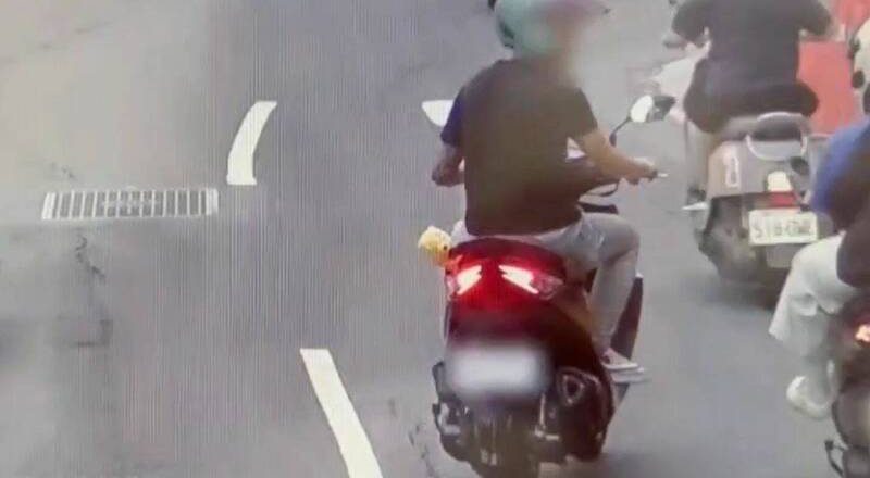 疑遭挡路脱口「靠夭」引发骑士追逐 中和警审核是否违规
