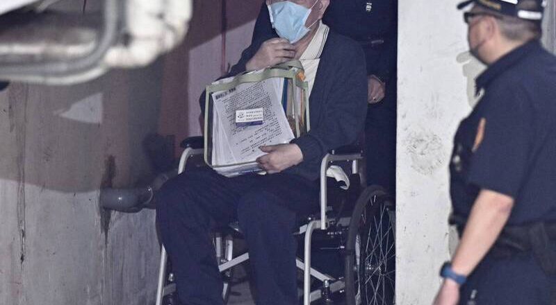 找不到「2億人保」沈慶京今難辦保  自選電子腳環裝左腳