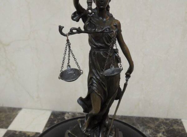 素人拍A片臉部沒打馬提告 「黑亞當」賺419元賠30萬獲緩刑