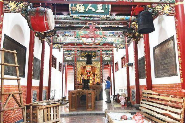 怨神明欺騙！ 台南前廟公清晨砸蛋開基武廟神像挨罰