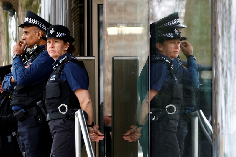 英国肯特郡13日发生1起火车撞上货车的事故，警方到场时发现货车司机已当场死亡，示意图。（路透）