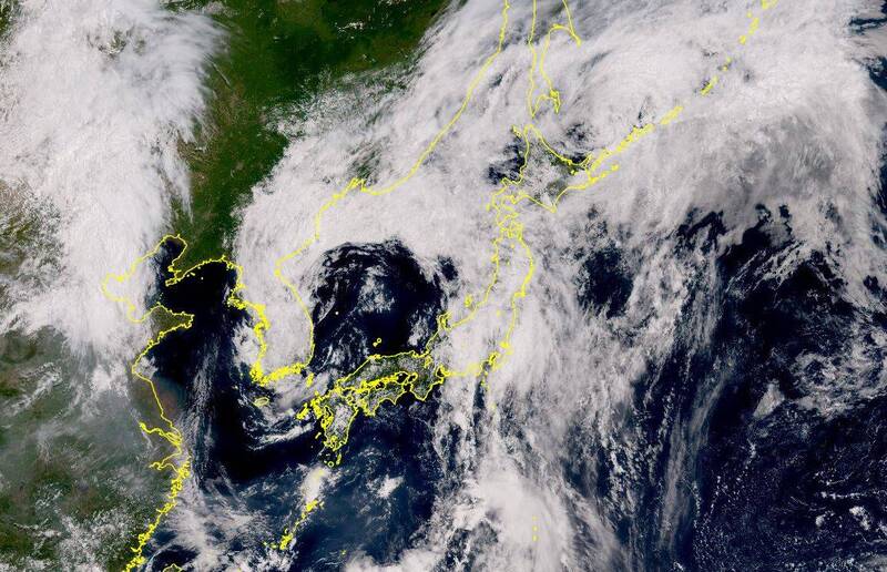 「百合」台风今凌晨2点登陆北海道襟裳岬一带登陆,目前已减弱为温带低气压。(图撷取自日本气象厅) 「百合」台风今凌晨2点登陆北海道襟裳岬一带登陆,目前已减弱为温带低气压。(图撷取自日本气象厅)