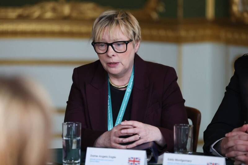 英国边境安全及庇护事务部长伊格尔14日表示,近日将会重启对叙利亚难民庇护的申请,资料照。(彭博) 英国边境安全及庇护事务部长伊格尔14日表示,近日将会重启对叙利亚难民庇护的申请,资料照。(彭博)