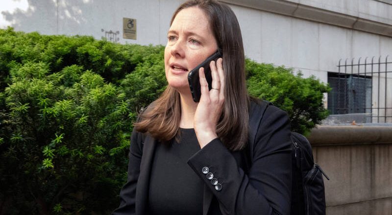 艾普斯坦案首席檢察官莫琳丟官 傳與曾任前FBI局長的爸爸有關