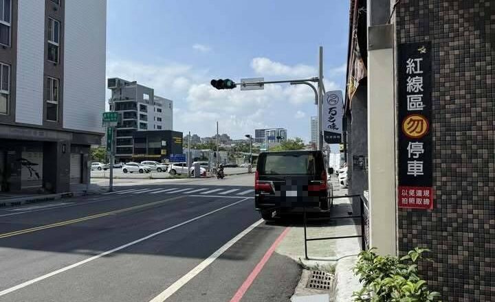 前方5公尺就有停車場仍違停 南市議員批評反映多次也沒用