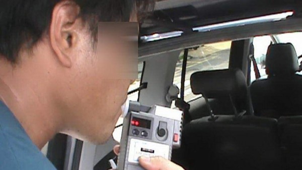 警方进行酒测。示意图与文无关(资料照) 警方进行酒测。示意图与文无关(资料照)