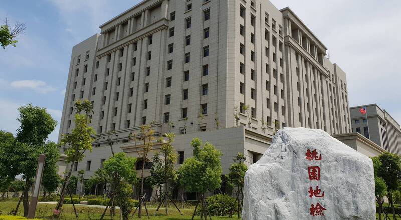 不滿他結交自己前女友 醋男夥同2人拿開山刀險砍死對方