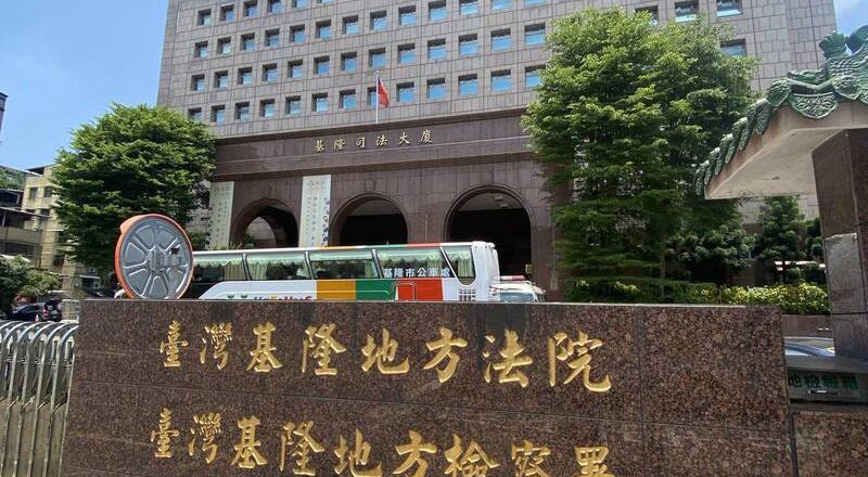 男遇盤查吞白色透明結晶體 警員伸手挖遭咬傷下場曝