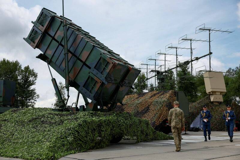 乌克兰未明地点部署的爱国者系统。（路透档案照）