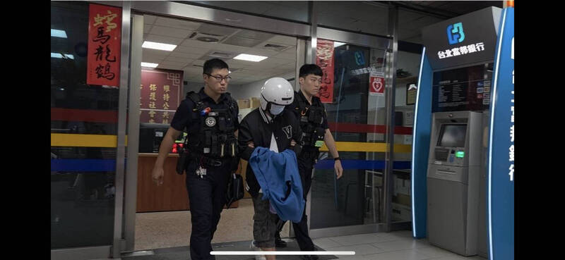 毒駕？男拒檢衝撞警開2槍 起獲電子毒煙送辦