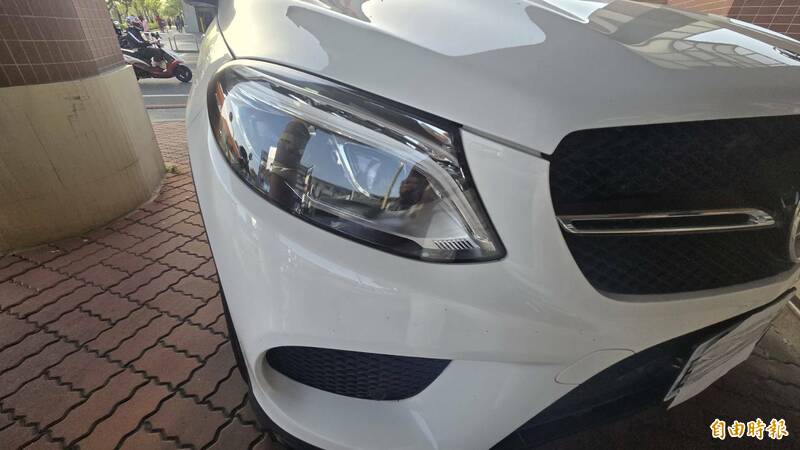 赖姓技师只收1700元换车灯,陈男与江男却指抛锚是修车害的,持器械上门殴打并逼赔16500元。法院认定两人构成恐吓取财与伤害罪,分别判刑。(资料照,记者王捷摄) 赖姓技师只收1700元换车灯,陈男与江男却指抛锚是修车害的,持器械上门殴打并逼赔16500元。法院认定两人构成恐吓取财与伤害罪,分别判刑。(资料照,记者王捷摄)