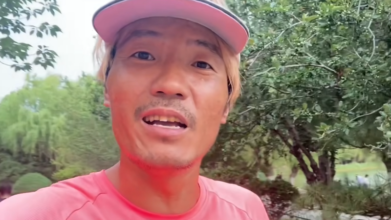 中国网红进行「一拳超人」第1000天挑战,没想到直播过程中手机竟然被偷了。(图撷自「堂主lee」bilibili帐号) 中国网红进行「一拳超人」第1000天挑战,没想到直播过程中手机竟然被偷了。(图撷自「堂主lee」bilibili帐号)