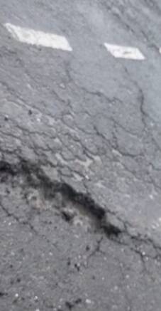 高雄路面裂縫冒泡嚇壞駕駛人 消防局偵測結果出爐