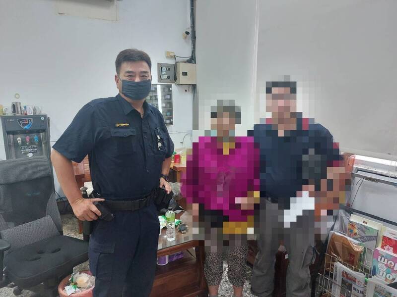 陈妇（中）出门「剪发」，竟骑车超过30公里受困头汴山区。（读者提供）