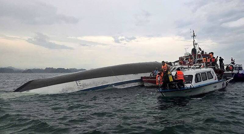 越南下龙湾翻船增至38死！14岁男孩受困船舱4小时被救出