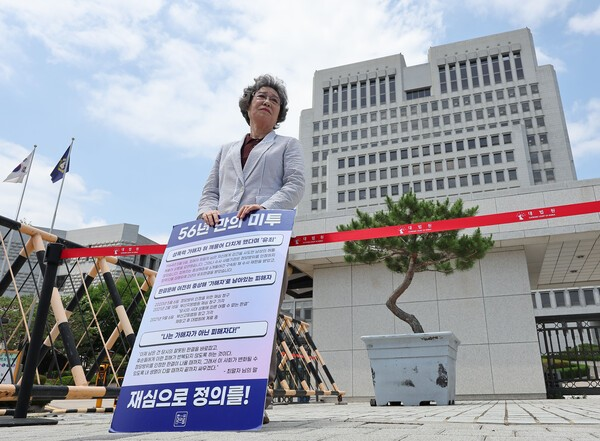 南韩78岁老太太崔末子,1964年遭性侵时咬掉对方部分舌头,刑期竟被判得比嫌犯更重,如今获得再审机会。(图撷自@wnewskr「X」帐号)
南韩78岁老太太崔末子,1964年遭性侵时咬掉对方部分舌头,刑期竟被判得比嫌犯更重,如今获得再审机会。(图撷自@wnewskr「X」帐号)