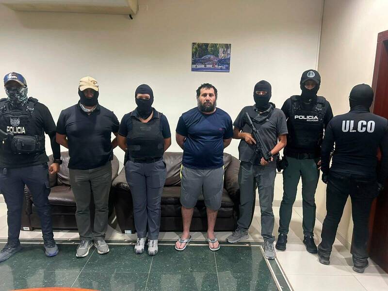 厄瓜多将贩毒的Los Chonerosy组织头目维拉马尔（图中）引渡至美国。（撷自X@JohnReimberg）