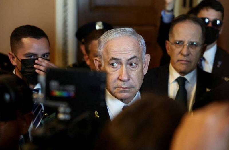 以色列总理纳坦雅胡传食物中毒接受治疗,其涉及的贪腐案听证会被迫延期。(路透) 以色列总理纳坦雅胡传食物中毒接受治疗,其涉及的贪腐案听证会被迫延期。(路透)