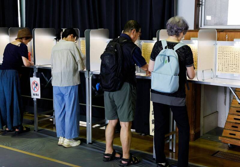 居日外籍人士受访表示,从这次参议院大选可以看出日本人的「排外」情绪确实在上升。(路透) 居日外籍人士受访表示,从这次参议院大选可以看出日本人的「排外」情绪确实在上升。(路透)