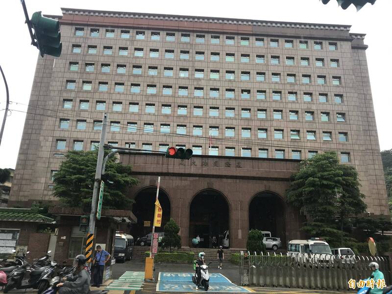 基隆地院认定,朱男无正当理由持有刀、枪等物品,依违反社会秩序维护法裁罚1万元,持有毒品部分,则另案侦办中。(记者吴升儒摄) 基隆地院认定,朱男无正当理由持有刀、枪等物品,依违反社会秩序维护法裁罚1万元,持有毒品部分,则另案侦办中。(记者吴升儒摄)