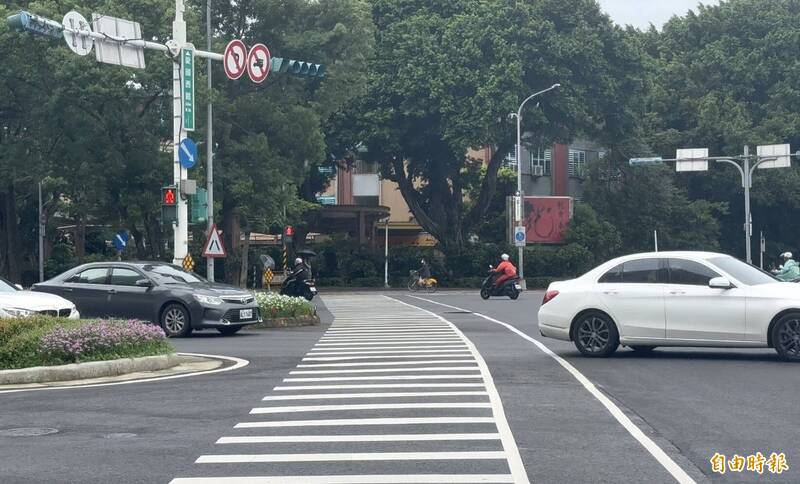 名医周佳正过马路被撞身亡，北市府今跨局处前往事发地中正区中山南路、罗斯福路与爱国西路口（见图）会勘，提出5项改善措施。（记者董冠怡摄）