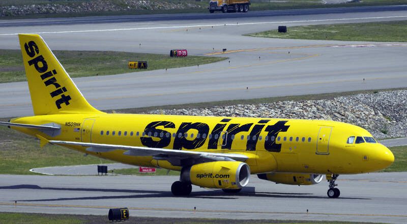 美國少年搭機謊稱「口袋有炸彈」被逮 父母哀號:只是玩笑