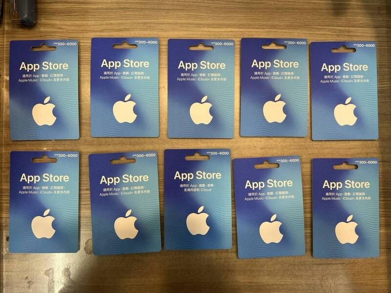 刘姓男子收到脸书私讯称中奖60万美元，对方要求先购买5万元点数卡。在超商购卡时被店员察觉异状通报警方，成功拦阻诈骗。（民众提供）