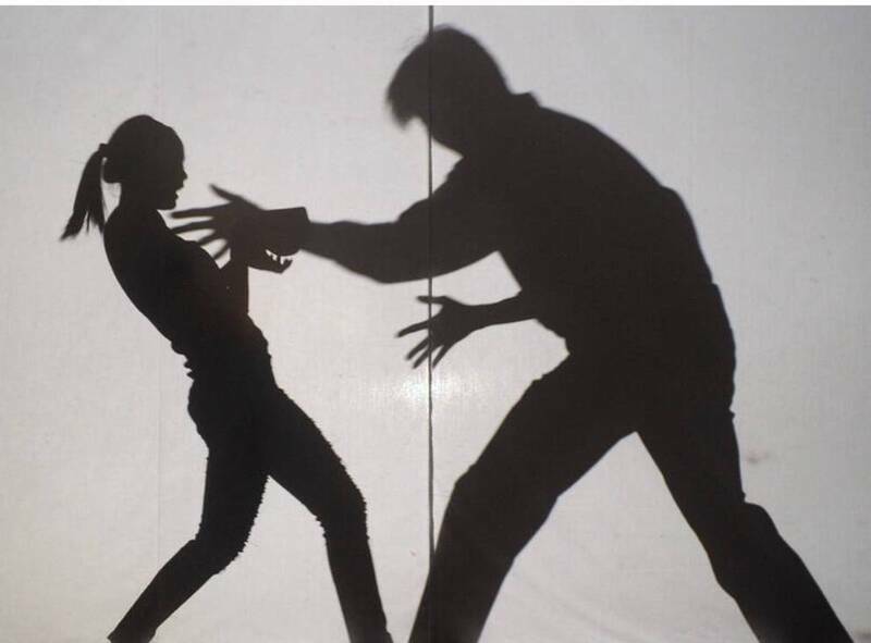 丈夫对尚未办理结婚登记的24岁越南妻子强行性交2次,法院轻判2年并宣告缓刑。(示意图) 丈夫对尚未办理结婚登记的24岁越南妻子强行性交2次,法院轻判2年并宣告缓刑。(示意图)