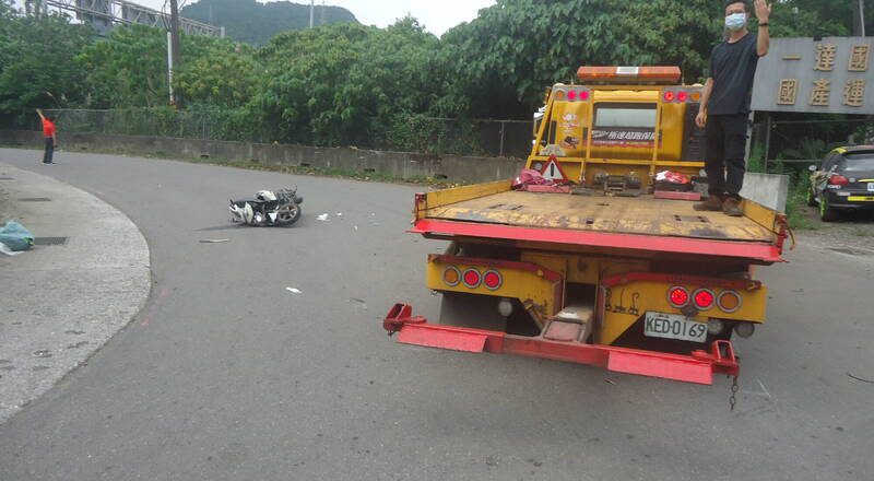 未靠右行駛害騎士骨折 拖吊車公司、駕駛連帶賠償218萬