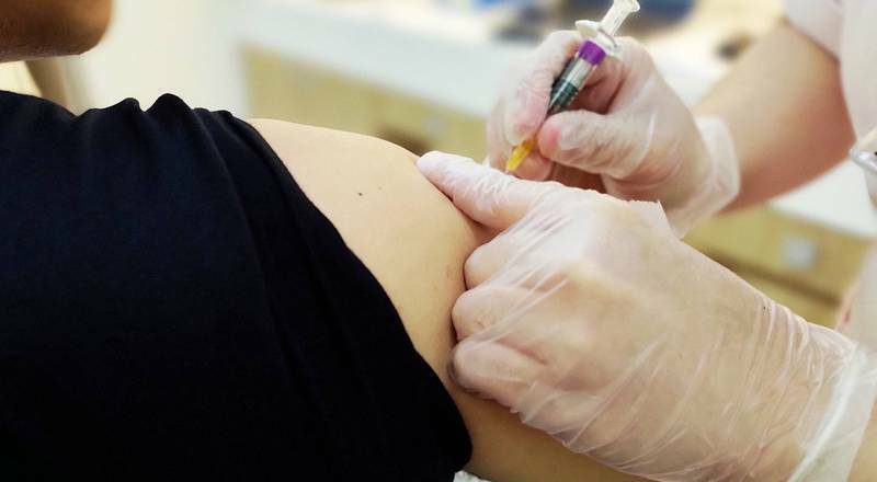 打AZ疫苗5個月後亡、家屬求償百萬 法院:不符合保單「住所意外事故」