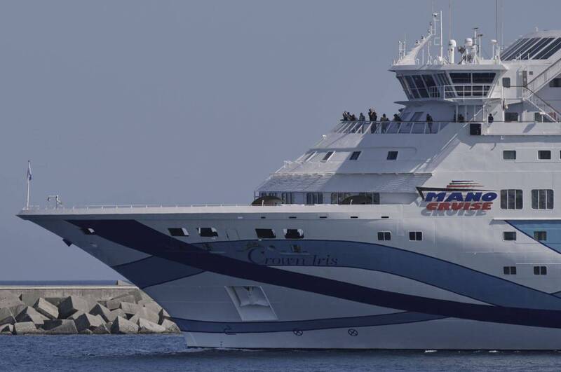 以色列邮轮「皇冠鸢尾花号」遭拒绝上希腊希罗斯岛,资料照。(美联社) 以色列邮轮「皇冠鸢尾花号」遭拒绝上希腊希罗斯岛,资料照。(美联社)