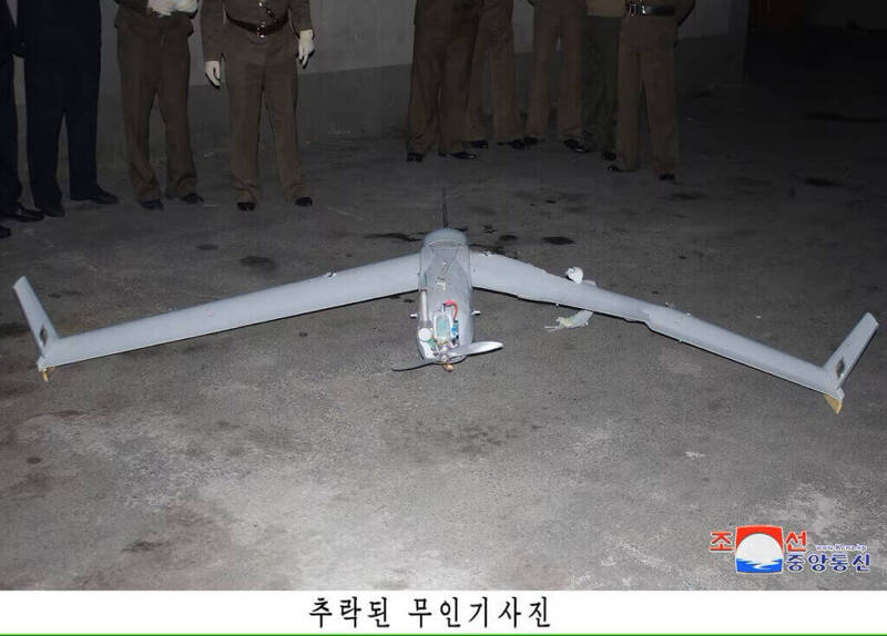 北韩官媒去年10月19日发布南韩军用无人机残骸照。（路透资料照）