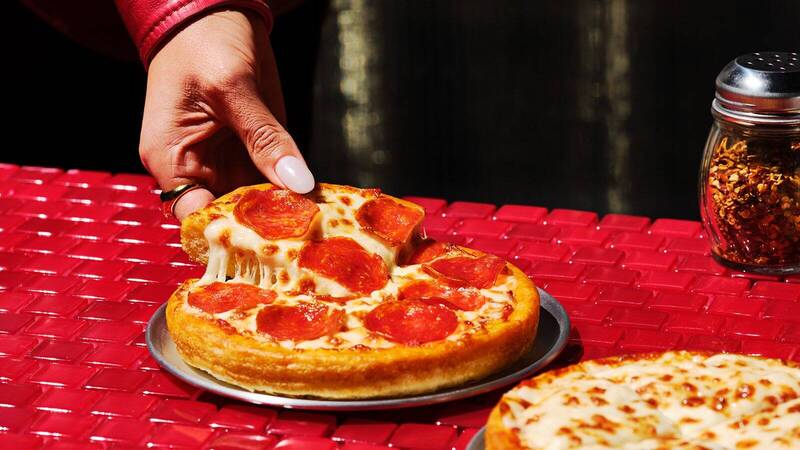 美国必胜客周二个人披萨每份只要2美元。（图撷自@pizzahut「X」帐号）