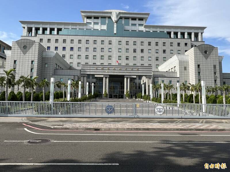 控前夫「清掉」水墨大师颜圣哲画作，前妻提告求偿台南地院驳回。（资料照）