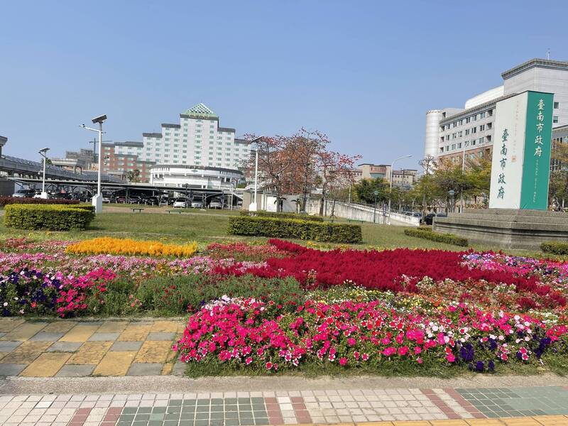 台南市府工务局一名男公务员假借勘灾名义，跷班到小学游泳池游泳还猥亵两名男童，被警方查获并收押。（资料照）